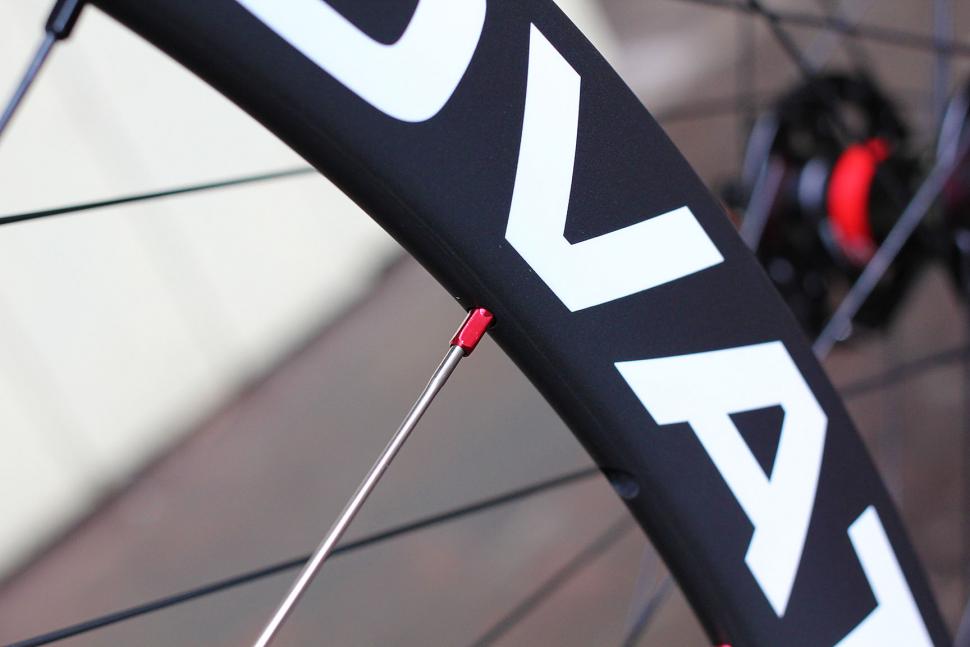 Novatec r3 hot sale clincher